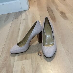 NEW! Light Pink Textured Heels